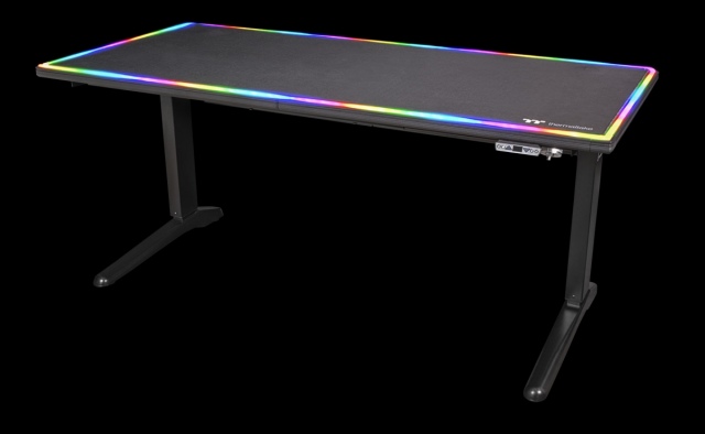 Thermaltake Level 20 BattleStation Gaming Desk – már az asztalod is lehet gaming!