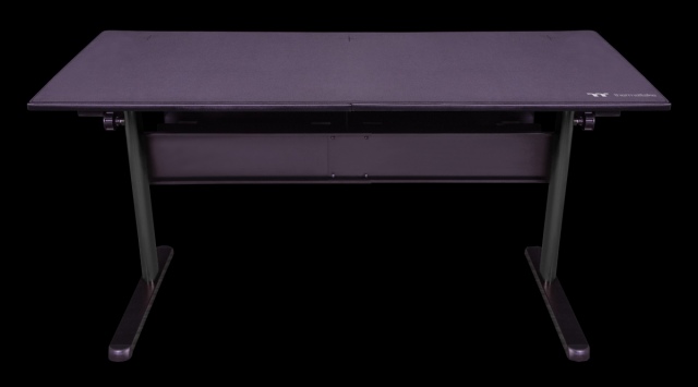 Thermaltake Level 20 BattleStation Gaming Desk – már az asztalod is lehet gaming!