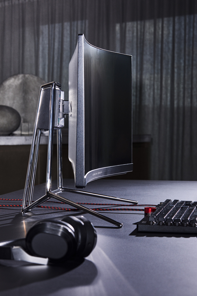 Bemutatkozott a Porsche Design AOC AGON PD27 monitor