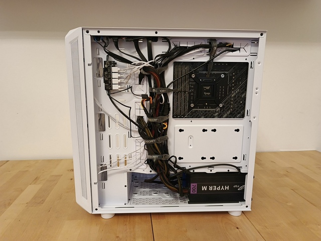 Endorfy Arx 700 White ARGB teszt – A hófehér paripa a herceg részére