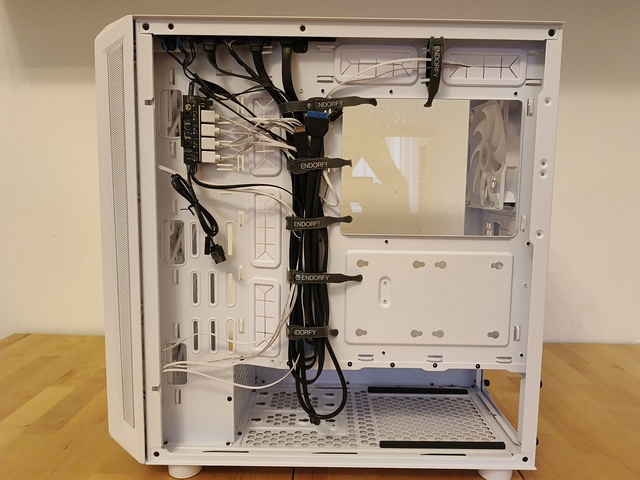 Endorfy Arx 700 White ARGB teszt – A hófehér paripa a herceg részére