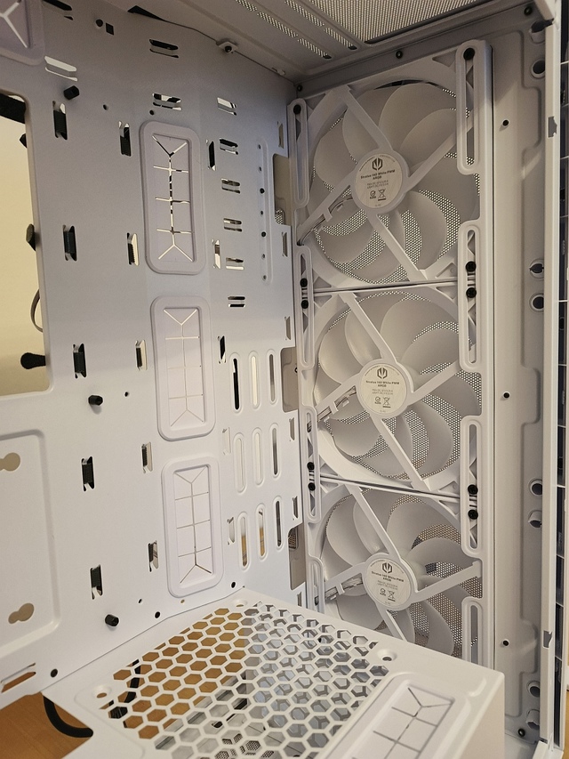 Endorfy Arx 700 White ARGB teszt – A hófehér paripa a herceg részére