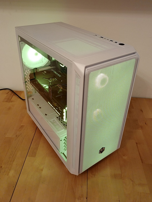 Endorfy Arx 700 White ARGB teszt – A hófehér paripa a herceg részére