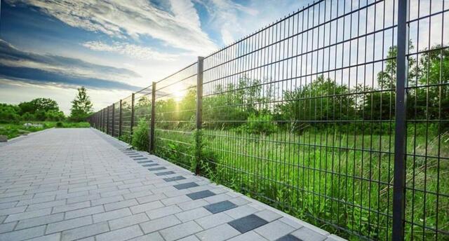 Egyedi kerítéspanelek a modern építészeti igények kielégítésére (x)