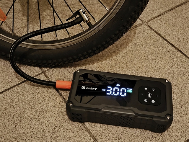 Sandberg Car Jumpstarter TirePump 10000 powerbank teszt